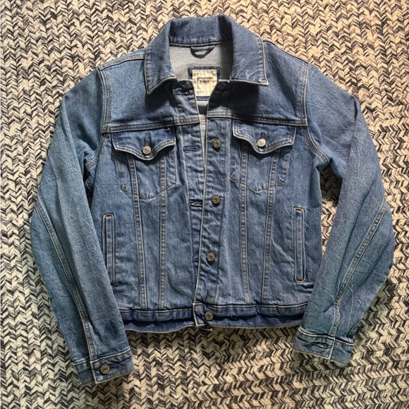 Abercrombie & Fitch Jackets & Blazers - Like New Abercrombie & Fitch Light Wash Denim Jean Jacket Womens Medium